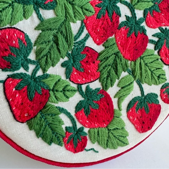 Vintage Embroidered Strawberry Round Throw Pillow Cream Handmade 60s Retro MCM - Picture 3 of 9